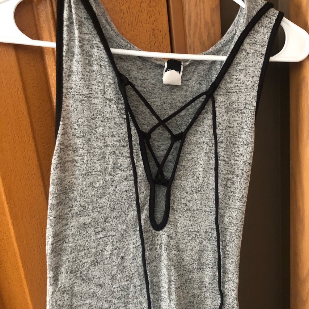Hooded sleeveless tank top